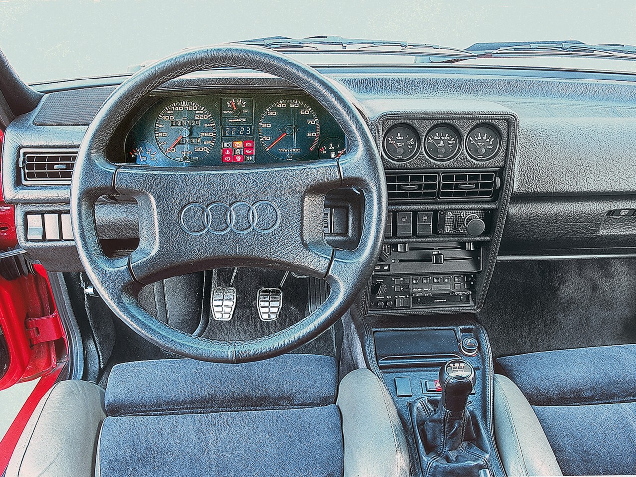 Торпеда ауди 80. Ауди 80 спорт кватро. Audi Sport quattro 1984. Audi 80 Coupe quattro салон. Audi 80 quattro салон.