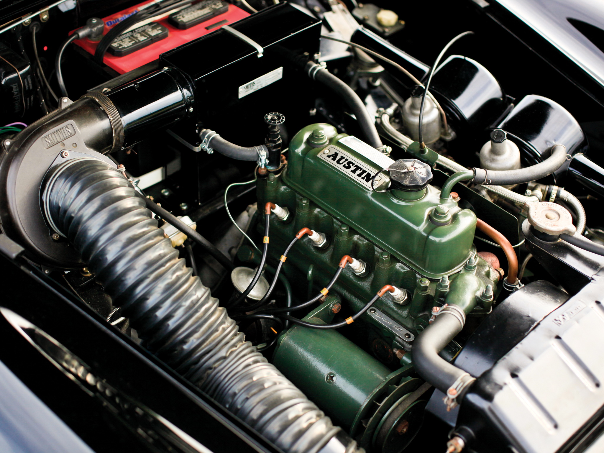 Разгон двигателя автомобиля. Кабриолет «Austin-Healey Sprite MK II». Austin Healey Sprite мотор. Моторный отсек автомобиля. Движок на английском.