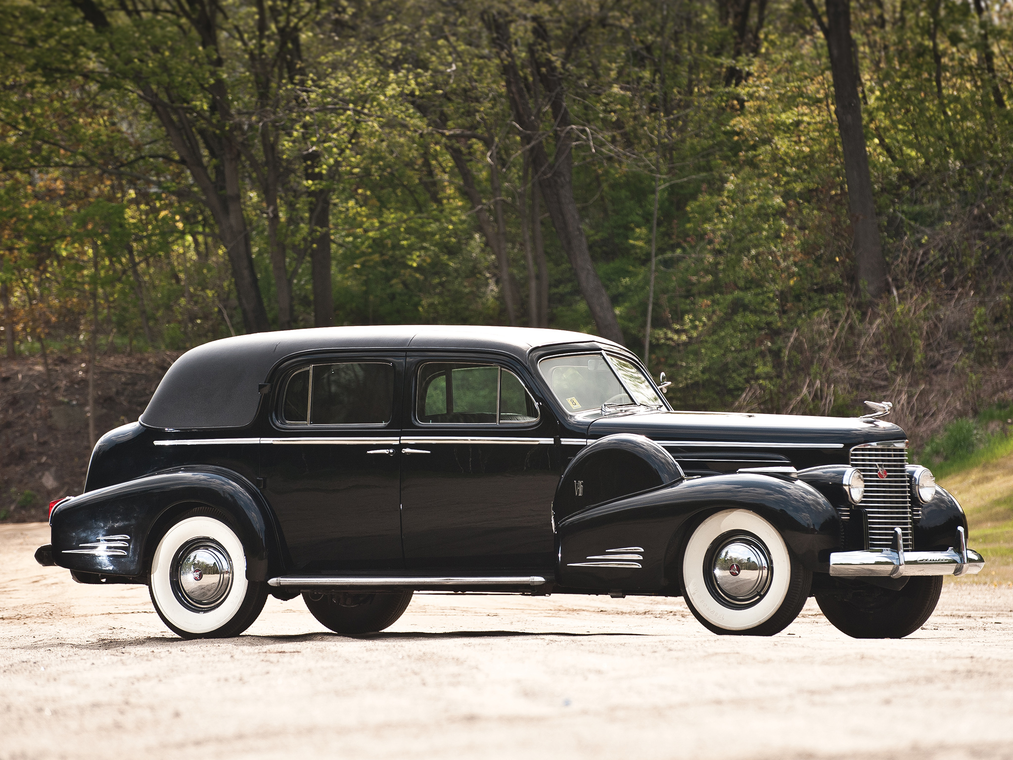 Машина сорока. Cadillac v16 1940. Кадиллак v16. Cadillac 1940-х. Cadillac 40.