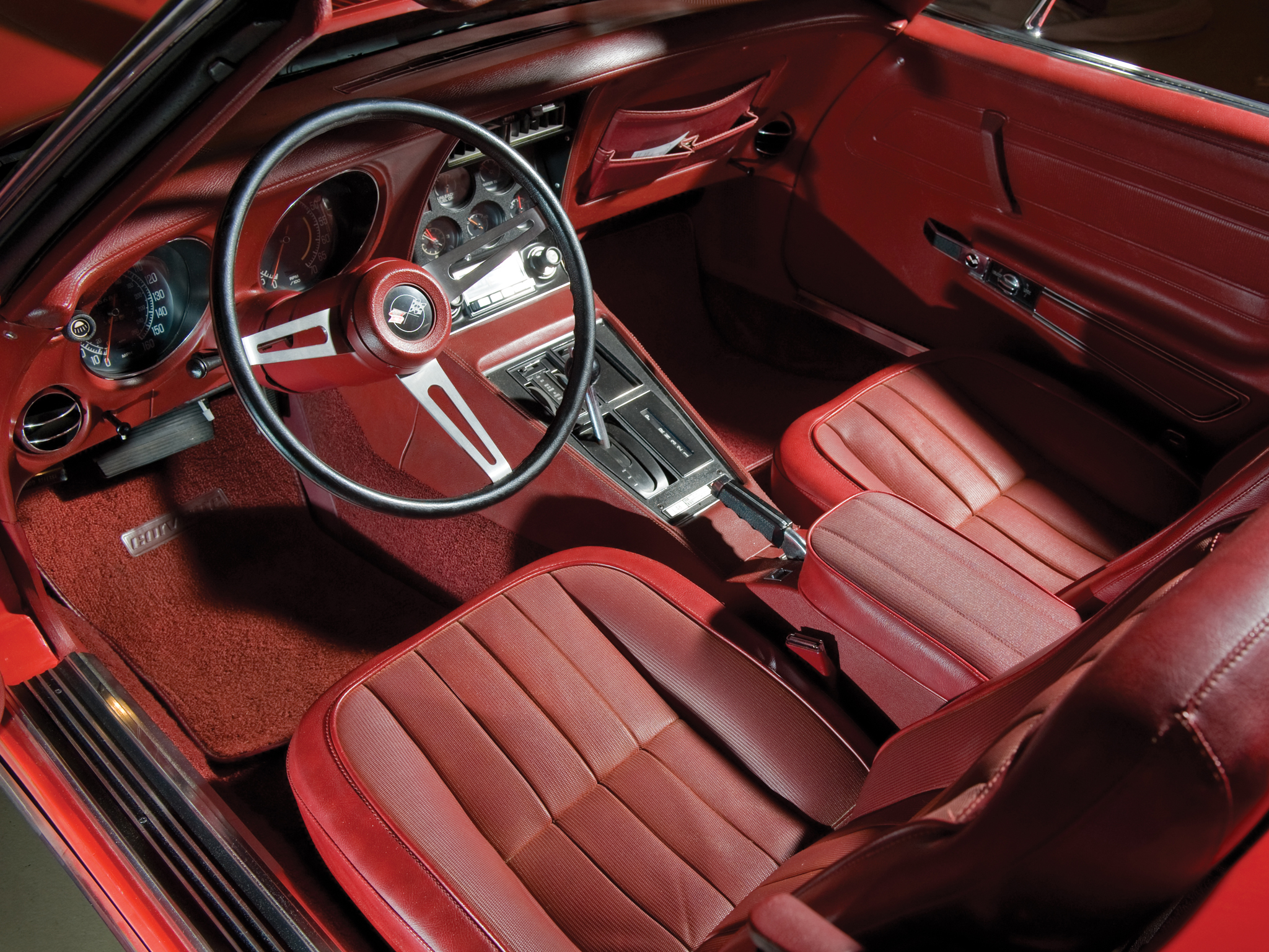 1975-й стал последним годом для Corvette C3 с кузовом кабриолет. 