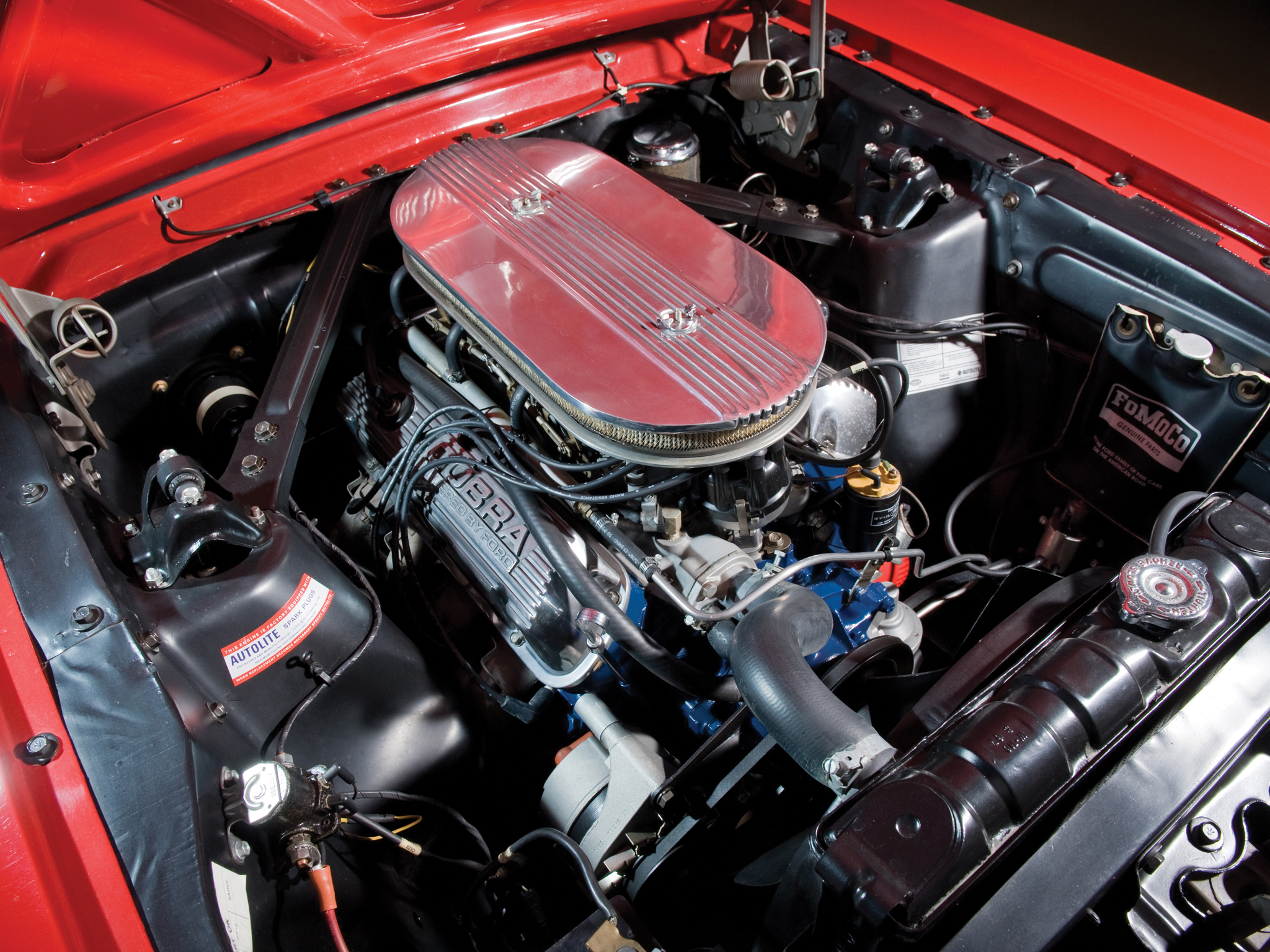 Мустанг моторы. Форд Мустанг 1966 года двигатель. Ford Mustang мотор. Двигатель Форт Мустанг. Двигатель Форд Мустанг 1967.