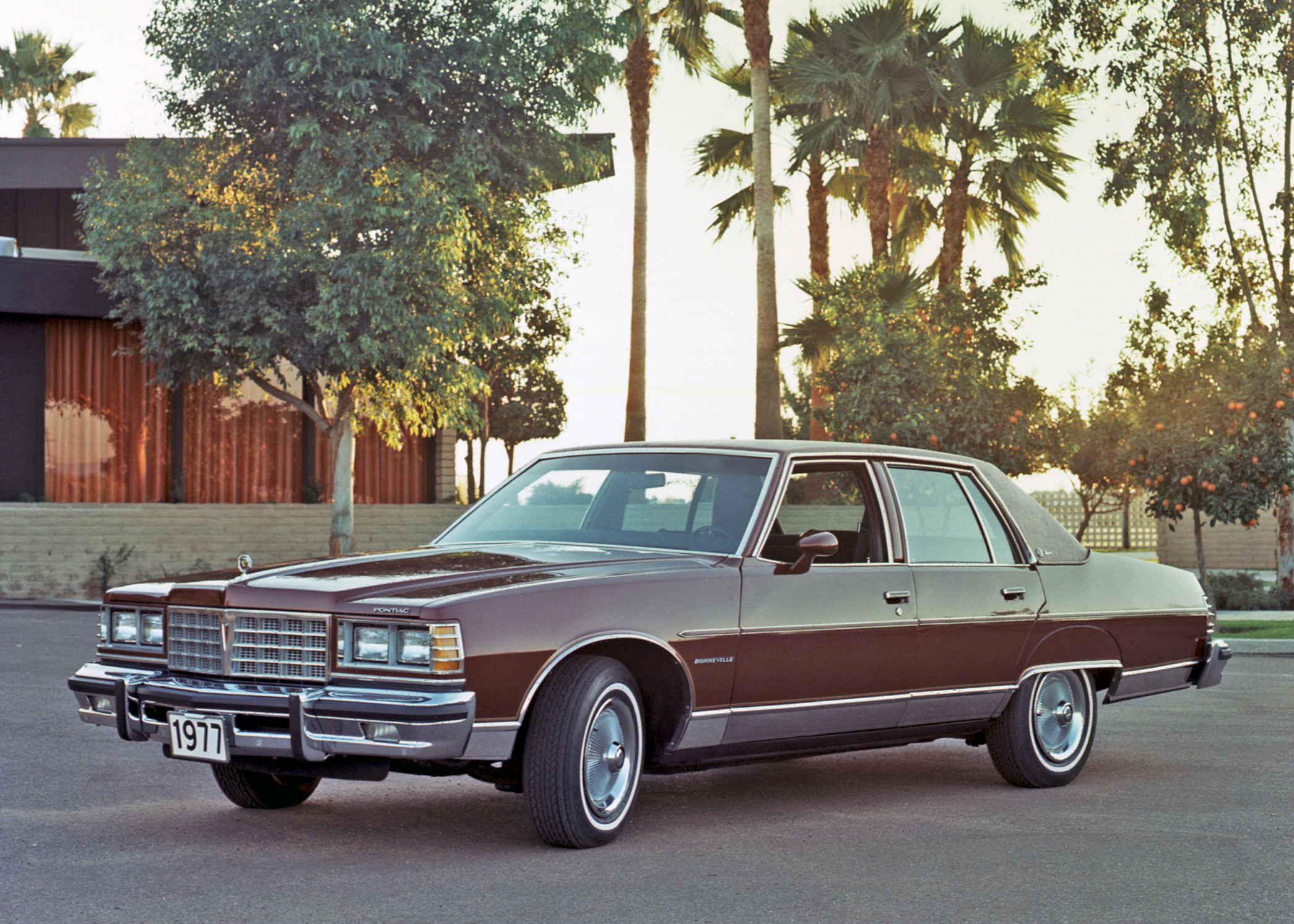 Pontiac bonneville. Понтиак Бонневиль. Pontiac Brougham. Кадиллак Бонневиль. Pontiac Bonneville, Catalina 1977.