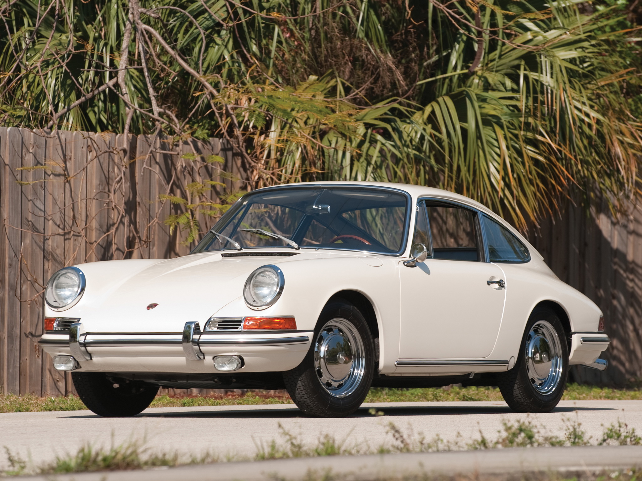 Особенности редкого модельного автомобиля Porsche 911 R 2.0 Coupe (901) 1967 года выпуска