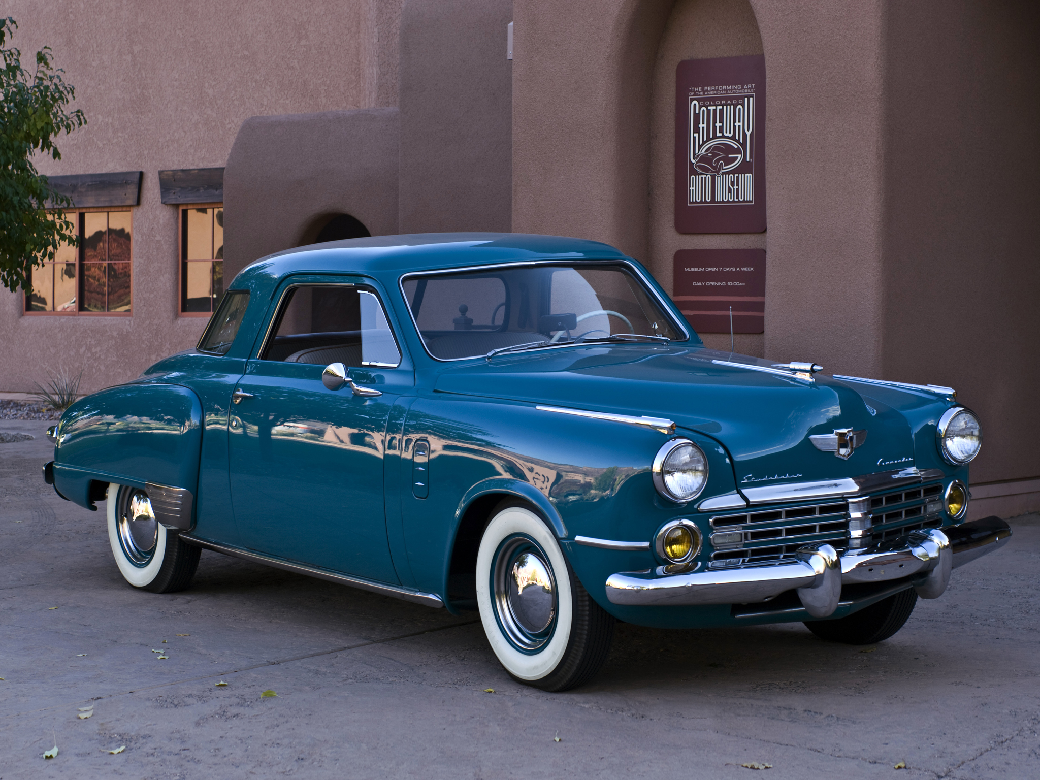 Автомобиль студебеккер. 1948 Studebaker. Студебеккер коммандер. Студебеккер легковой. Studebaker Champion Regal Deluxe.